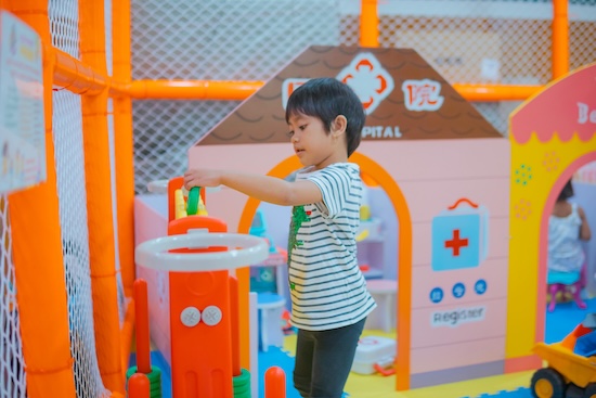 Guide to Family-Friendly Attractions in Central Virginia. Image of family friendly outings